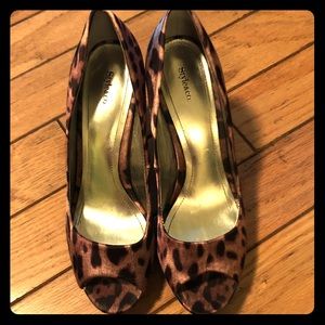 Leopard print 7 1/2 like new shoes